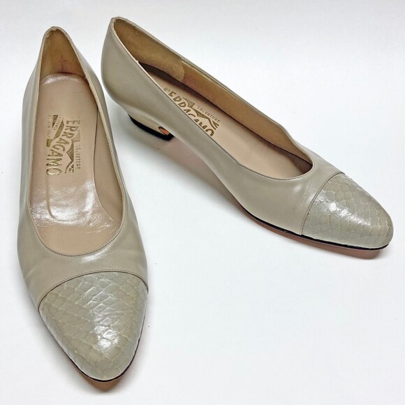 Salvatore Ferragamo Beige Leather Low Heel Pumps Size 7.5 AA Embossed Cap Toe - Picture 1 of 9